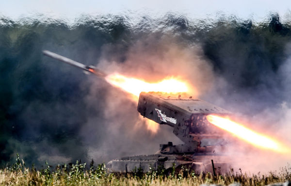 Тяжелая огнеметная система залпового огня на базе танка Т-72 (ТОС) "Буратино"