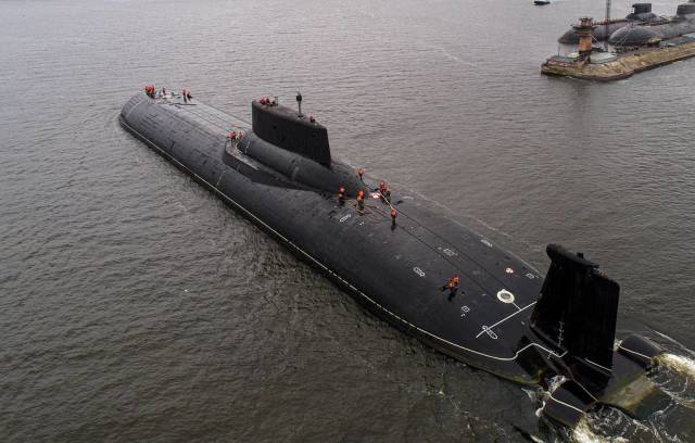 Тяжелый ракетный подводный крейсер стратегического назначения проекта 941 "Акула"
