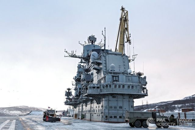 Тяжелый авианесущий крейсер Северного флота Адмирал Кузнецов. Архивное фото