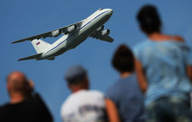 Тяжелый дальний транспортный самолет Ан-124 "Руслан"