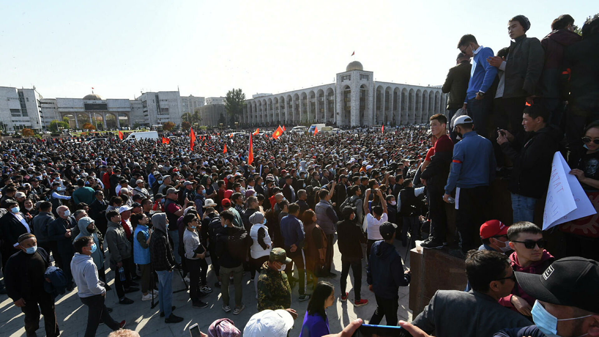 Протесты в бишкеке. Кыргызстан революция 2020. Протесты в Кыргызстане 2020. Дынная революция в Кыргызстане.