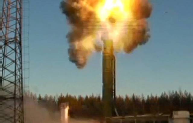Учебно-боевой пуск межконтинентальной баллистической ракеты с космодрома "Плесецк"