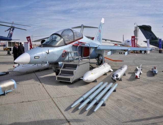 Учебно-боевой самолет Як-130 на статической экспозиции авиасалона Dubai Airshow 2019 (c) bmpd