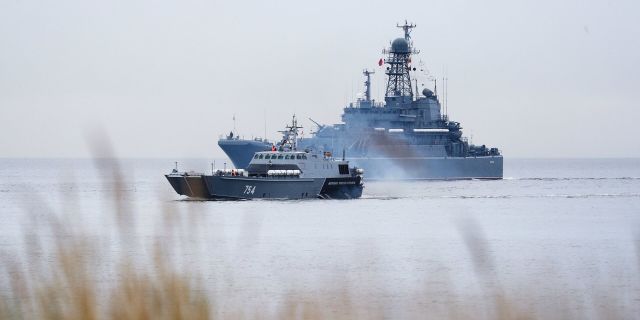 Учения Балтийского флота по высадке морского десанта на необорудованное побережье