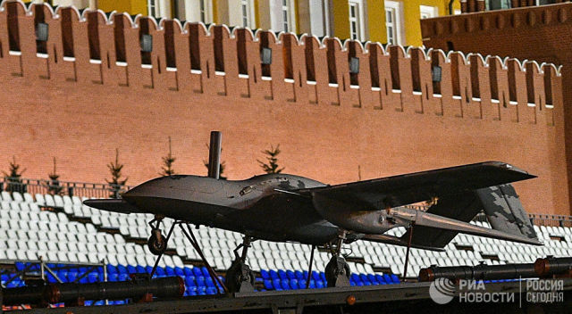 Ударный беспилотный самолет Корсар на Красной площади. Архивное фото