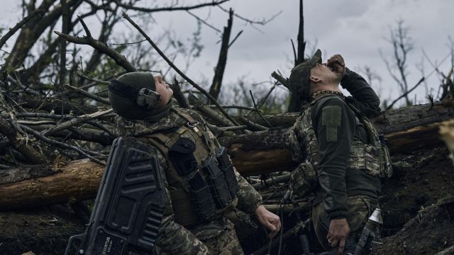Украинские солдаты на линии фронта возле Авдеевки