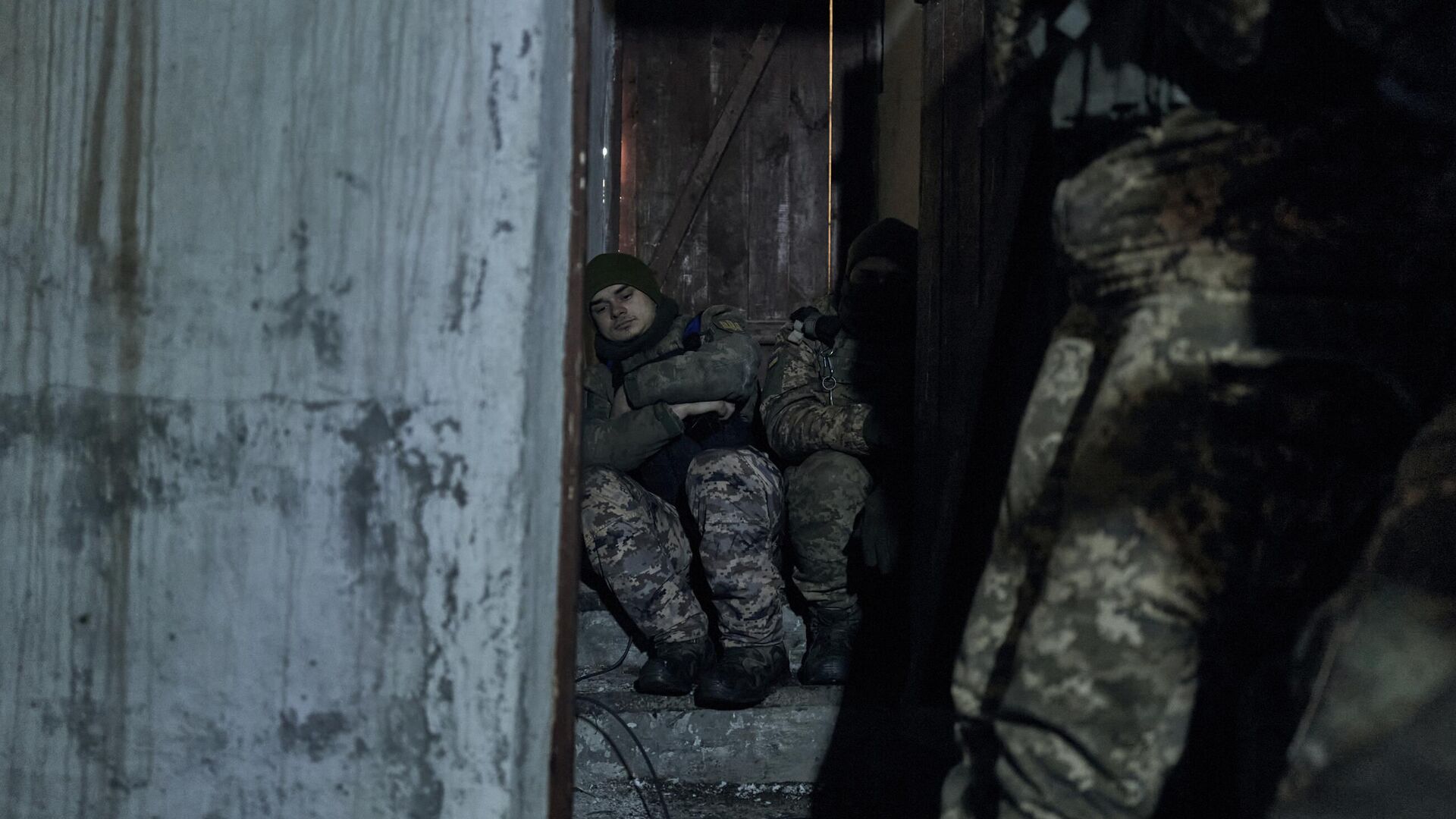 Украинские солдаты недалеко от линии фронта под Авдеевкой