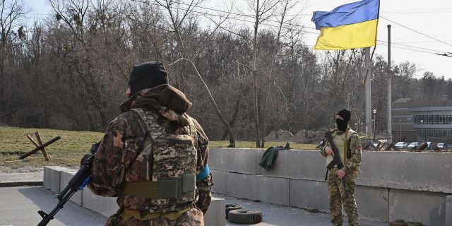 Украинские солдаты в Киеве, Украина