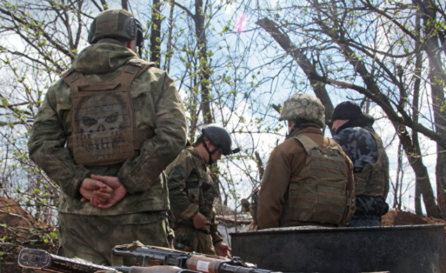 Украинские военнослужащие на линии разделения недалеко от Донецка, Восточная Украина