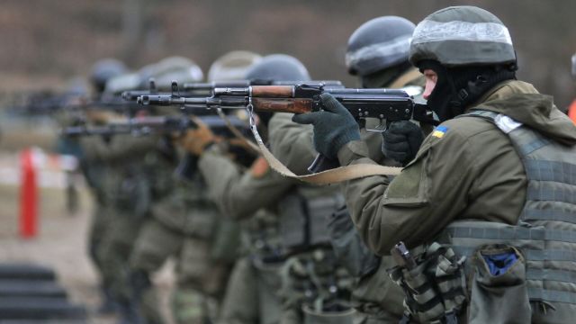 Украинские военнослужащие во время обучения по методике НАТО