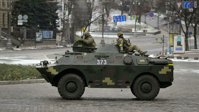 Украинские военные в Киеве