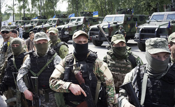Украинские солдаты получают правительственной награды за участие в боевых действиях на востоке страны