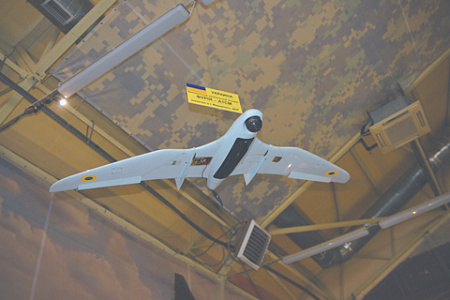 Украинский дрон «Фурия-100» стал трофеем и экспонатом парка «Патриот» в подмосковной Кубинке. Фото Владимира Карнозова