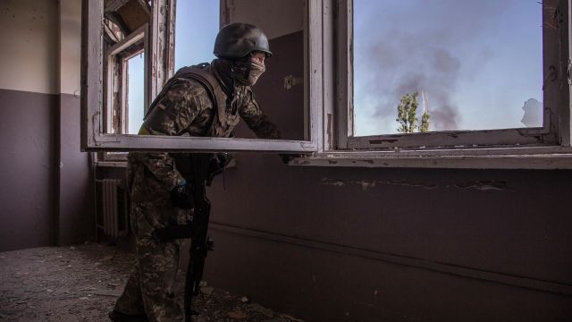Украинский военный в Северодонецке
