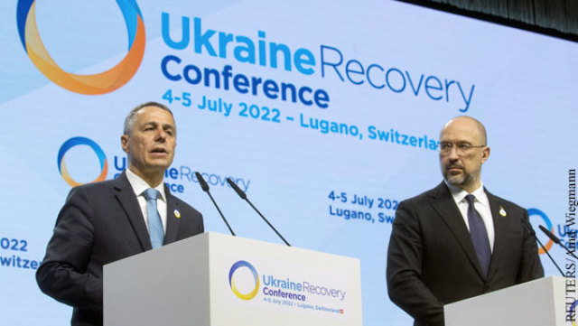 Украинский премьер Денис Шмыгаль (справа) питал большие надежды по поводу этой конференции. Однако вряд ли все из них сбудутся
