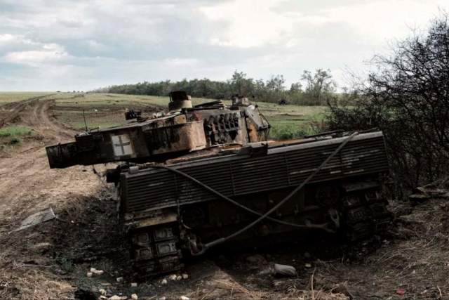 Уничтоженный украинский танк Leopard 2