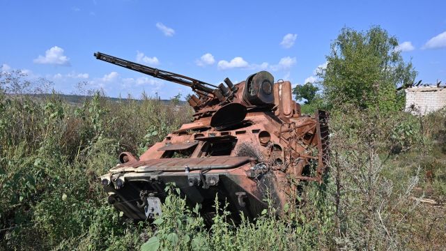 Уничтоженный в ходе боев украинский БТР