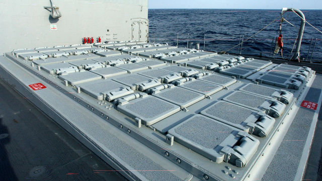 Универсальная установка вертикального пуска МК-41 на борту ракетного крейсера типа "Тикондерога" USS San Jacinto ВМС США