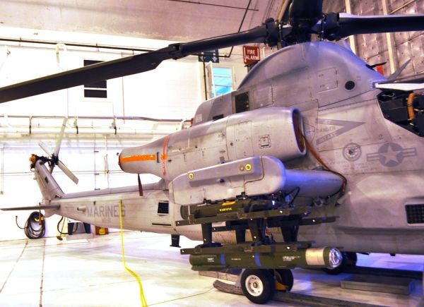 УР JAGM (Joint Air-to-Ground Missile) на борту вертолета AH-1Z
