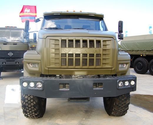 Армейский грузовик "Урал-М"