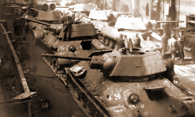Уральский танковый завод, Нижний Тагил. Две линии сборочного конвейера Т-34, 1943 год