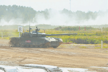 Уралвагонзавод освоил модернизацию ранее выпущенных Т-80БВ и готовится к производству новых Т-80БВМ. Фото Владимира Карнозова