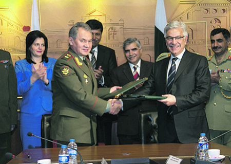 В 2014 году министр обороны Сергей Шойгу внес значительный вклад в расширение военно-политических отношений с Пакистаном. Фото с сайта www.mil.ru