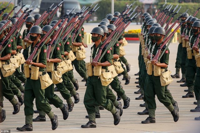 Военный парад в честь 76-летия создания Вооруженных сил Мьянмы