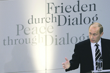 В Мюнхенской речи в феврале 2007 года Владимир Путин недвусмысленно указал западным оппонентам, что в современном мире однополярная модель вообще невозможна. Фото Reuters