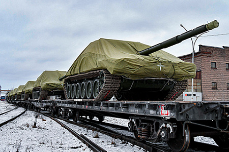 В поставках техники войскам значительна доля бронированной техники – 900 единиц, в том числе 240 танков. Фото с сайта www.uralvagonzavod.ru
