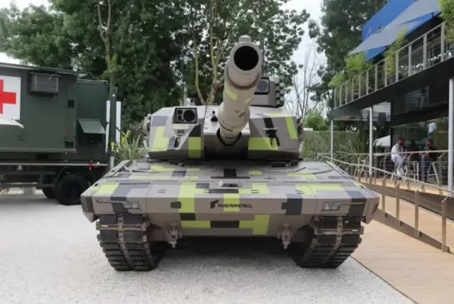 Rheinmetall presented the KF-51U Panther tank with an uninhabited ...