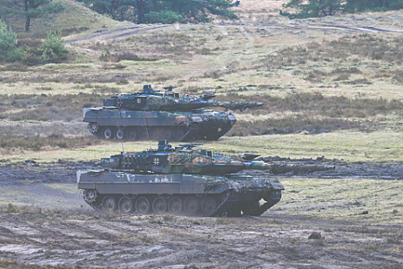 В степях Украины скоро появятся танки «Леопард» с очень знакомыми германскими крестами. Фото Reuters