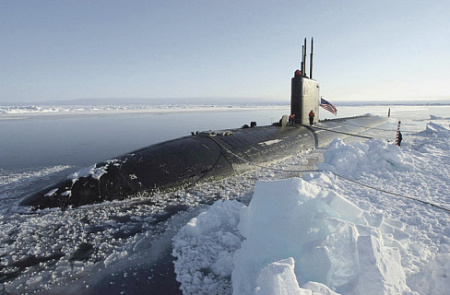 В битве за страну льдов одну из главных ролей отводят подводным лодкам. Фото с сайта www.navy.mil