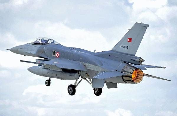 Истребитель F-16 ВВС Турции