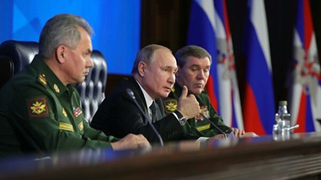 Верховный главнокомандующий, президент РФ Владимир Путин на ежегодном расширенном заседании коллегии министерства обороны РФ
