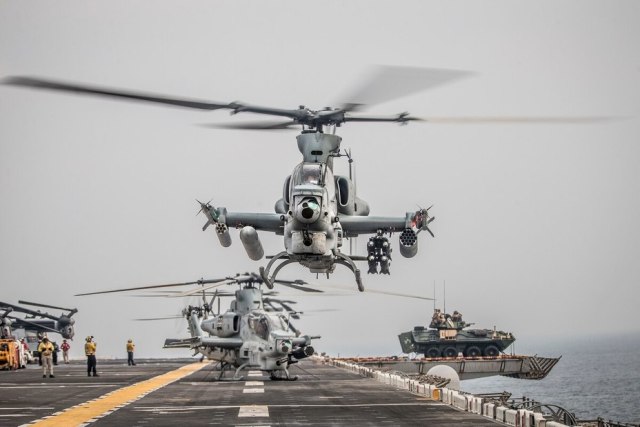 Вертолёт AH-1Z Viper