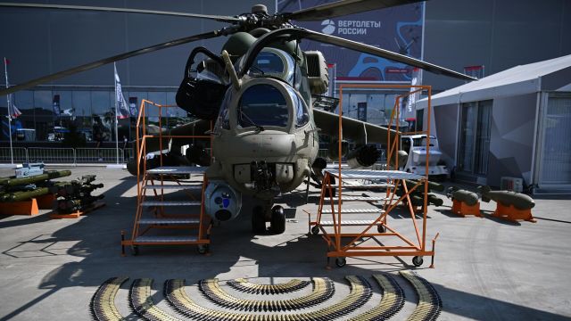 Вертолет Ми-35П на выставке в рамках Международного военно-технического форума "Армия-2022"