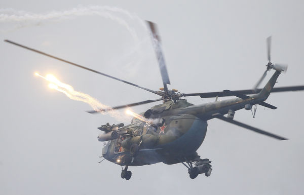 Вертолет Ми-8 ВВС Белоруссии во время учений "Запад-2017"