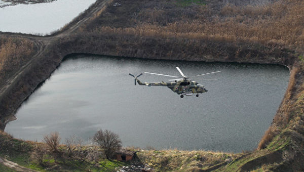Вертолет Ми-8АМТШ Терминатор во время учебно-тренировочного полета экипажей армейской авиации отдельного вертолетного полка Южного военного округа, ба