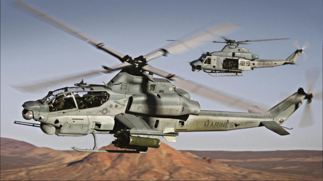 Вертолеты AH-1Z Viper (на переднем плане) и UH-1Y Venom (на заднем плане)