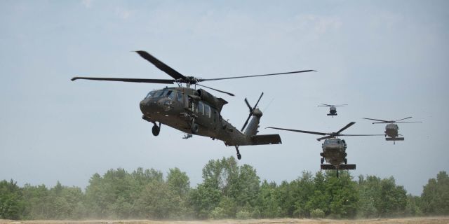 Вертолеты Black Hawk во время учений НАТО в Польше