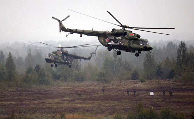 Вертолеты Ми-8 во время совместных стратегических учений вооруженных сил Республики Белоруссия и Российской Федерации "Запад-2017". 20 сентября 2017