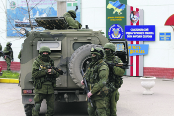 «Вежливые люди» в 2014 году показали современную армейскую тактику. Фото Reuters