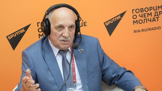 Виктор Мураховский в студии радио Sputnik на IV Международном военно-техническом форуме "Армия-2018"