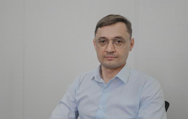 Виталий Серов