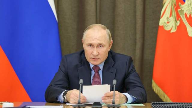 Владимир Путин во время совещания с руководящим составом Министерства обороны РФ и предприятий оборонно-промышленного комплекса