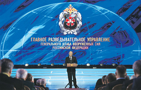 Владимир Путин: «Высоко ценю ту информацию и аналитические материалы, которые готовятся для руководства страны в Главном управлении Генштаба». Фото Reuters