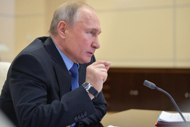Владимир Путин выяснил, как работают предприятия ОПК в условиях карантина.