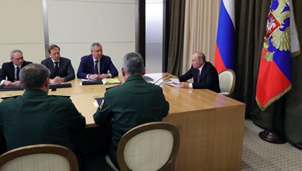 Владимир Путин проводит совещание с представителями Минобороны и предприятий ОПК. 17 мая 2018