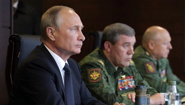 Владимир Путин во время инспекции учений Запад-2017. 18 сентября 2017